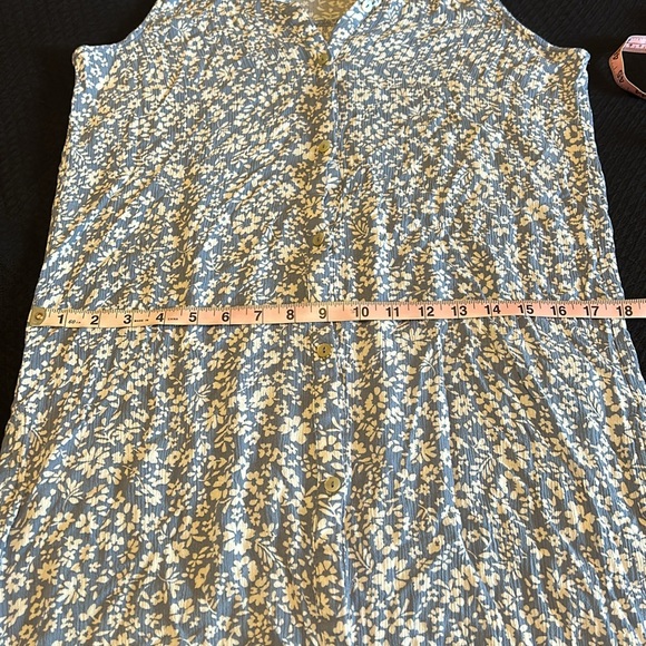 Ninety clothing co sleeveless floral button-up tunic in cornflower blue - Picture 6 of 7